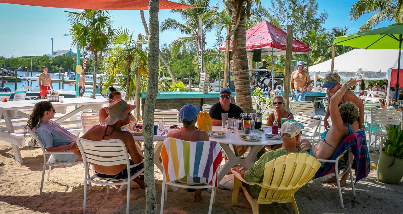 Grabbers Bed, Bar, Dock & Grill