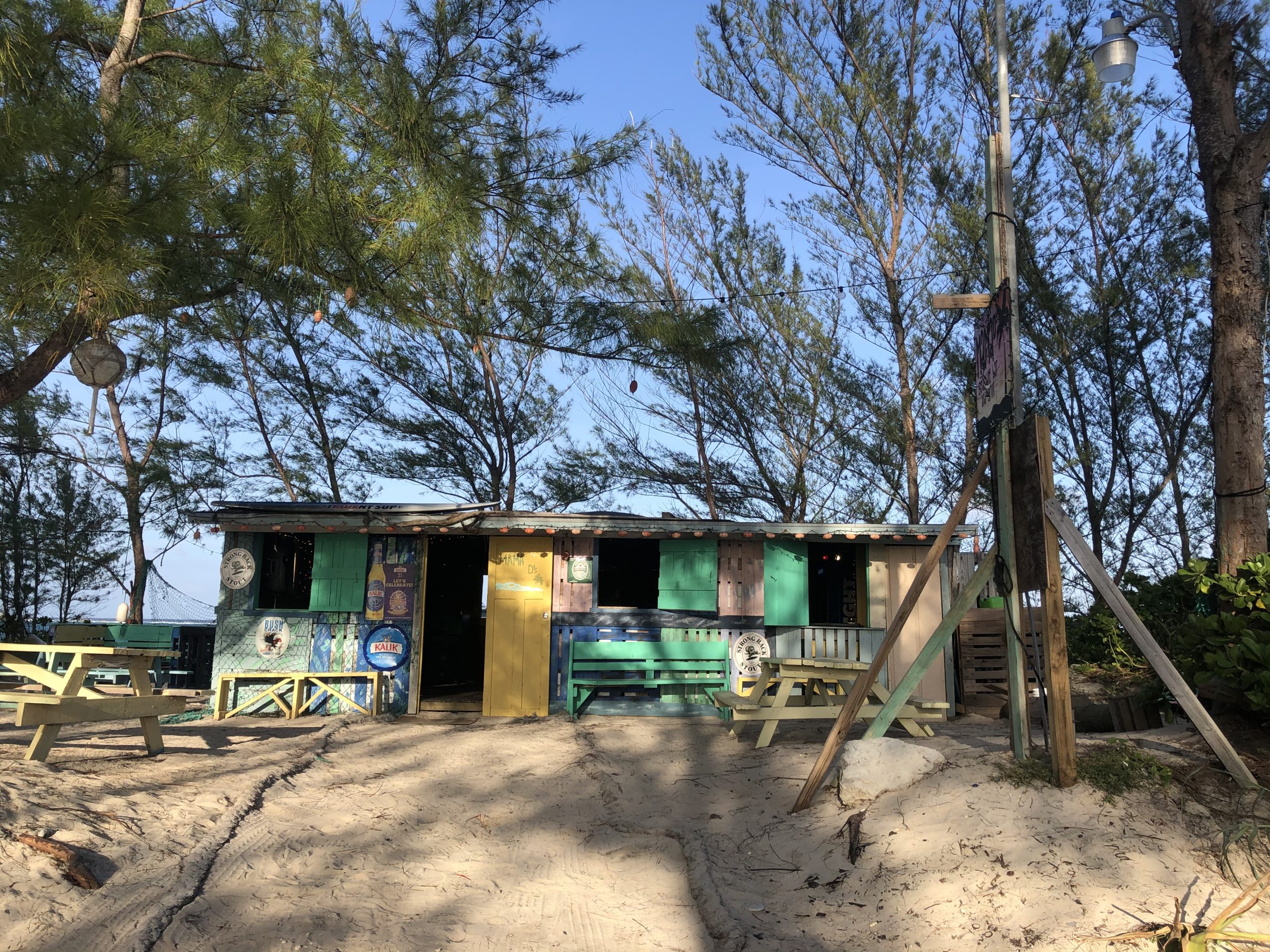 Mama D's Beach Bar & Restaurant