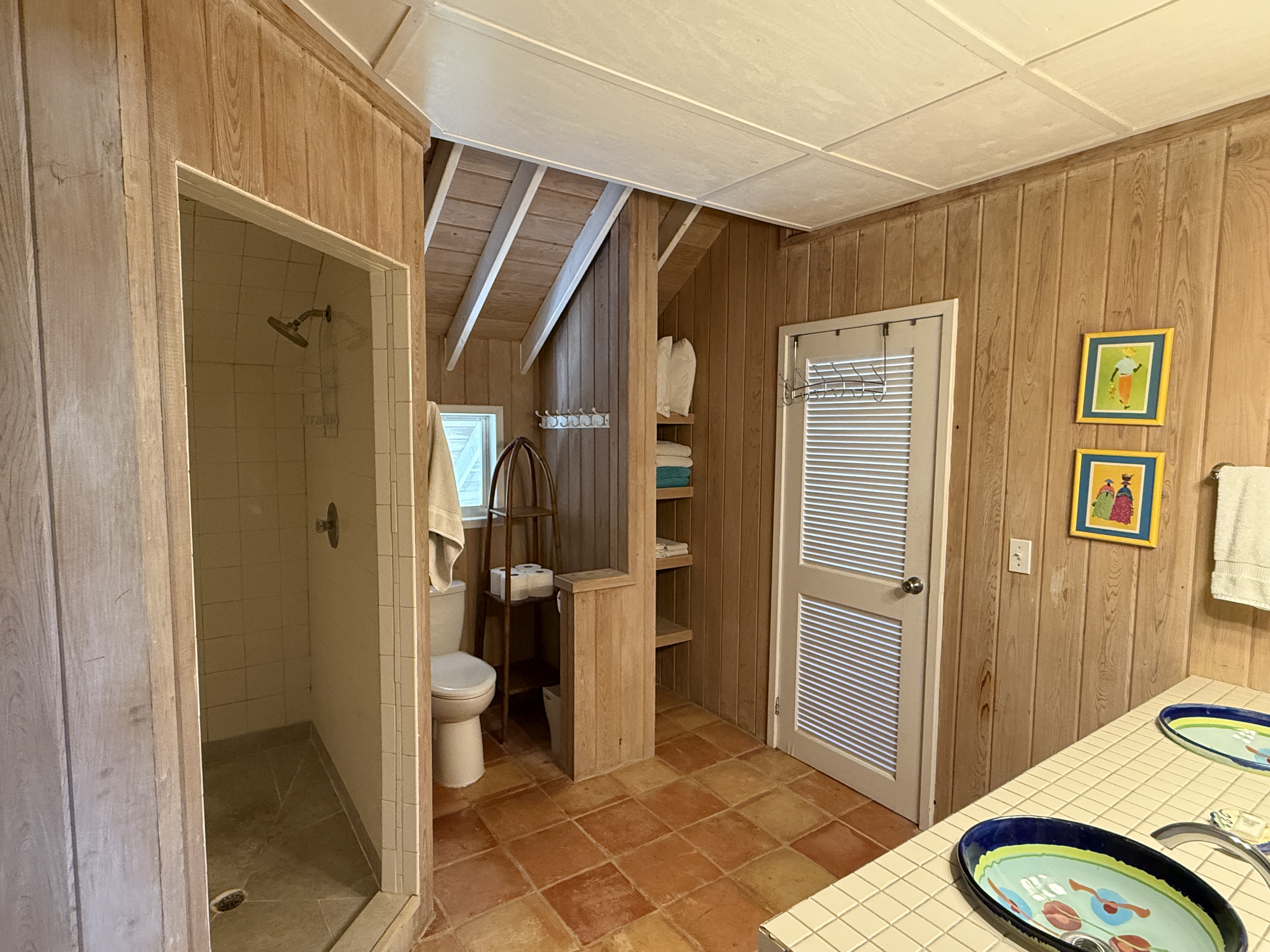 Upstairs en-suite with walk-in shower and colorful decor