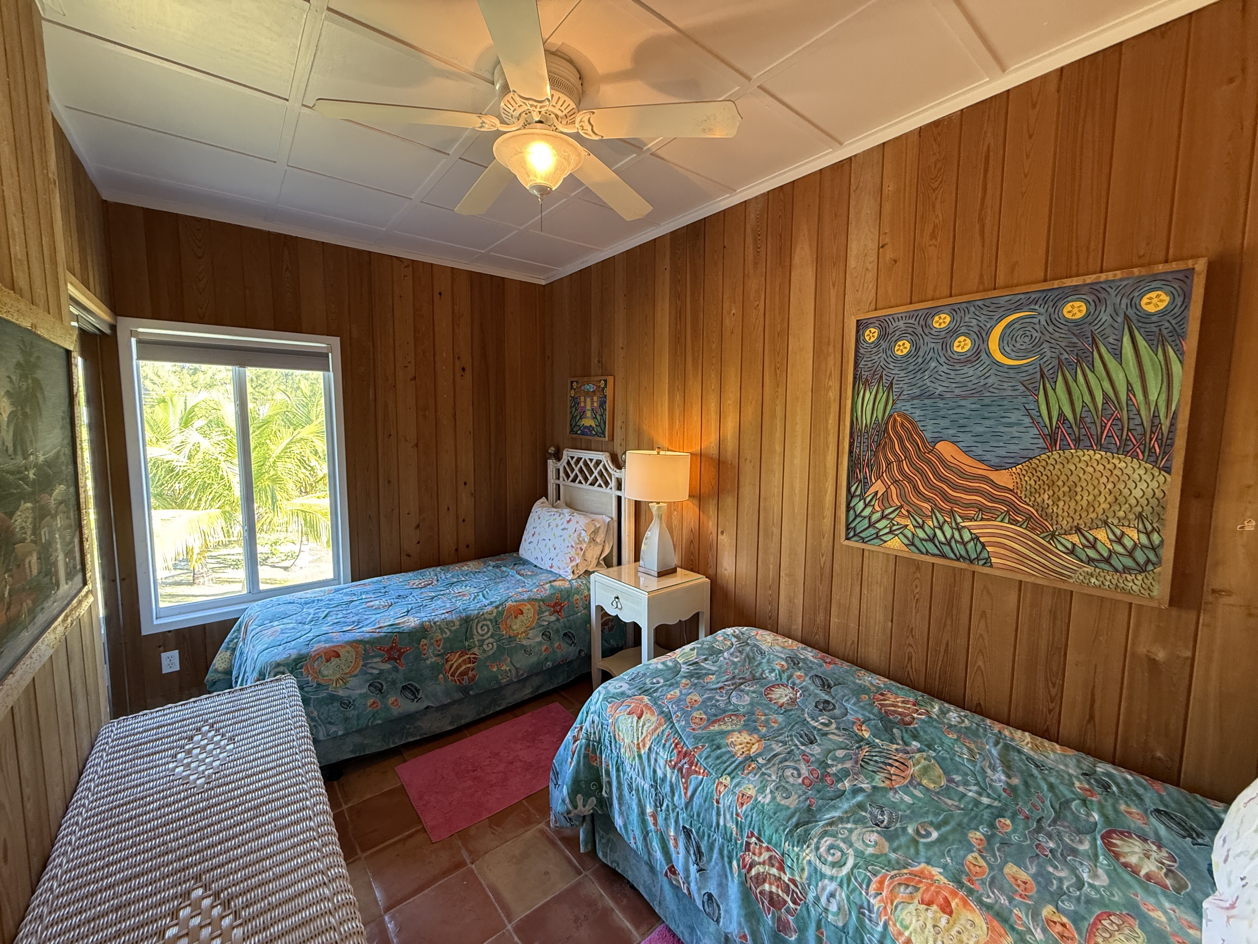 Twin Bedroom on the main floor - with garden view