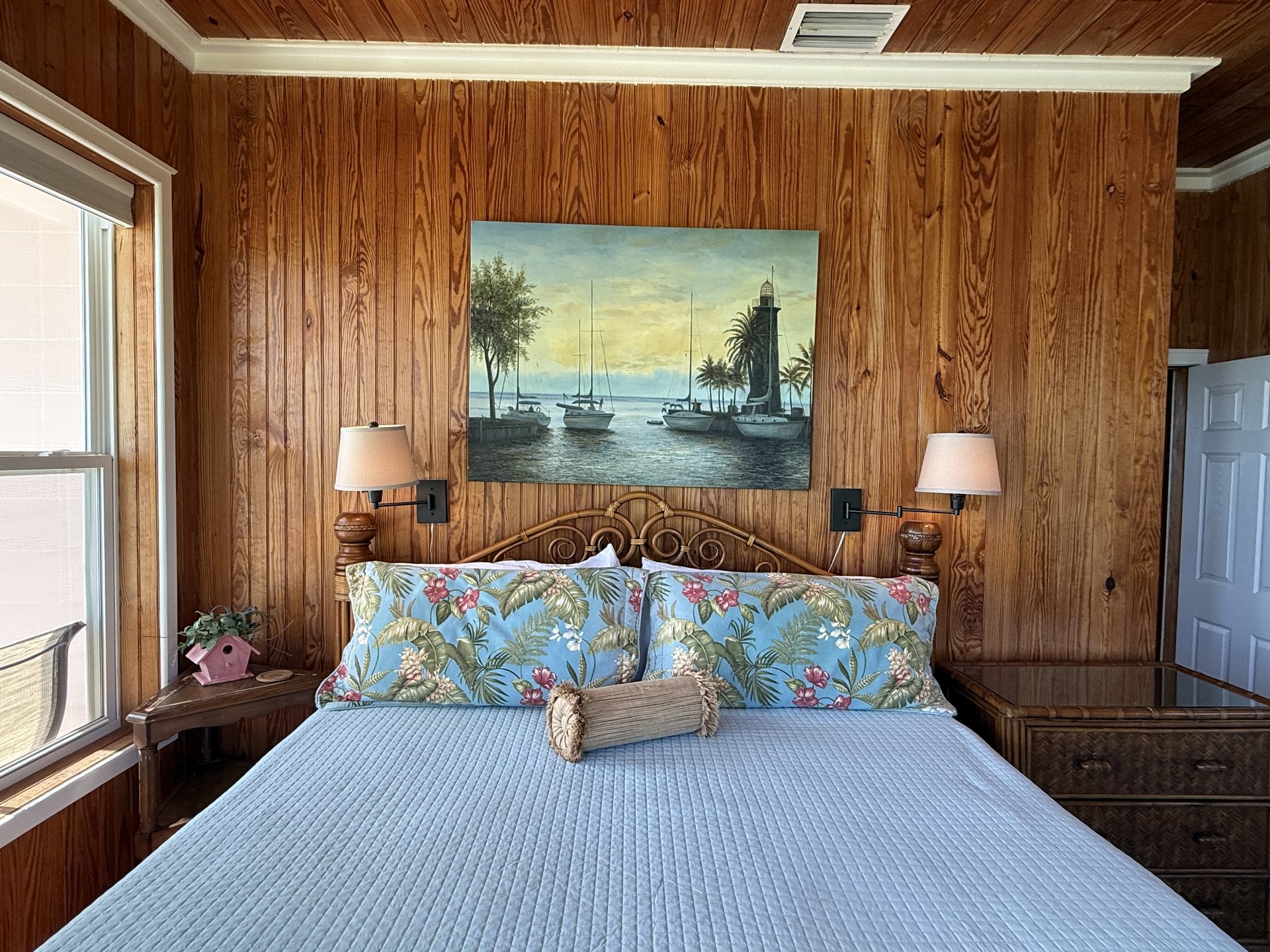 East Master Suite king bed