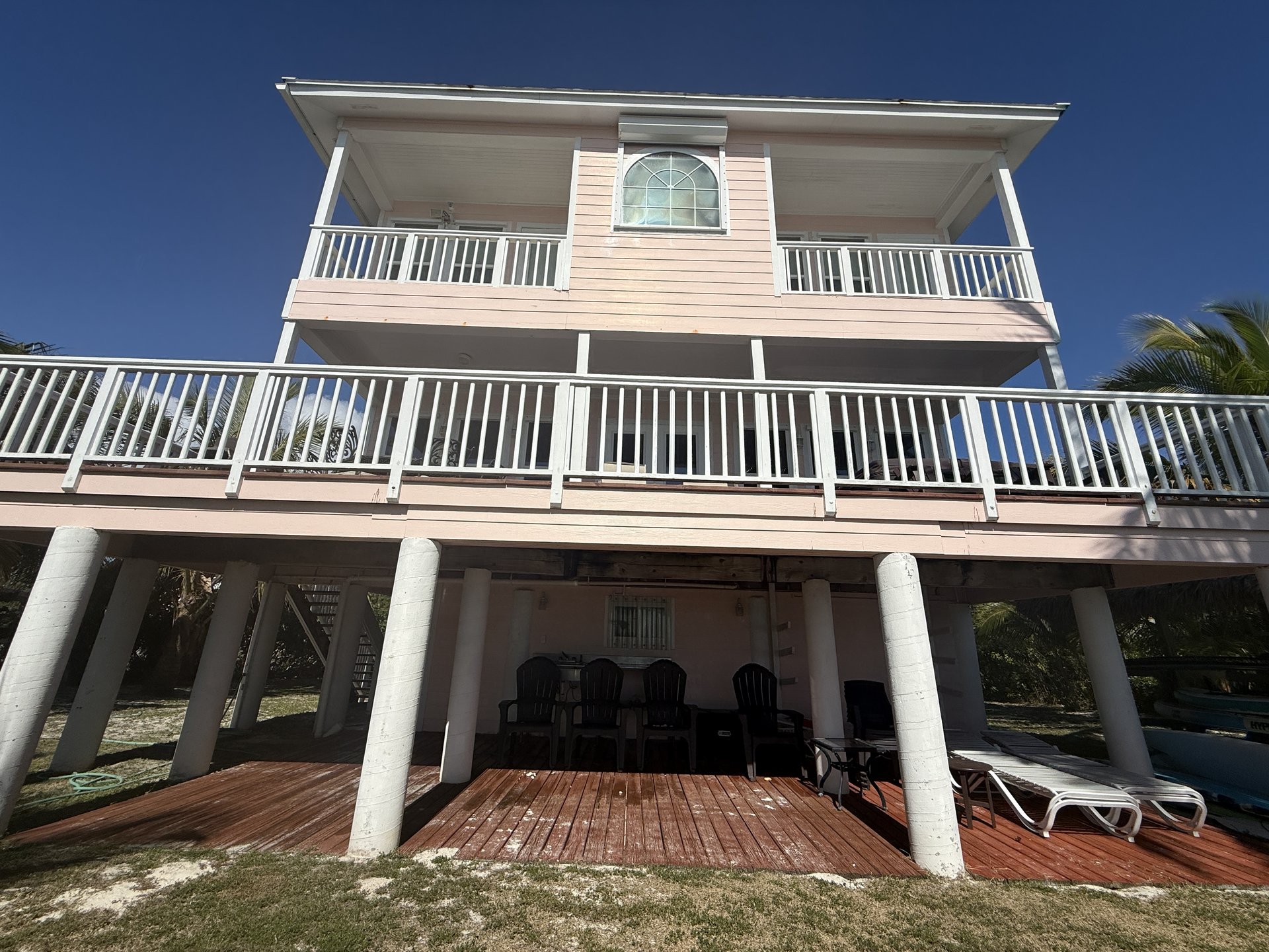 A large deck under Abaco Palms provides shade in the summer months