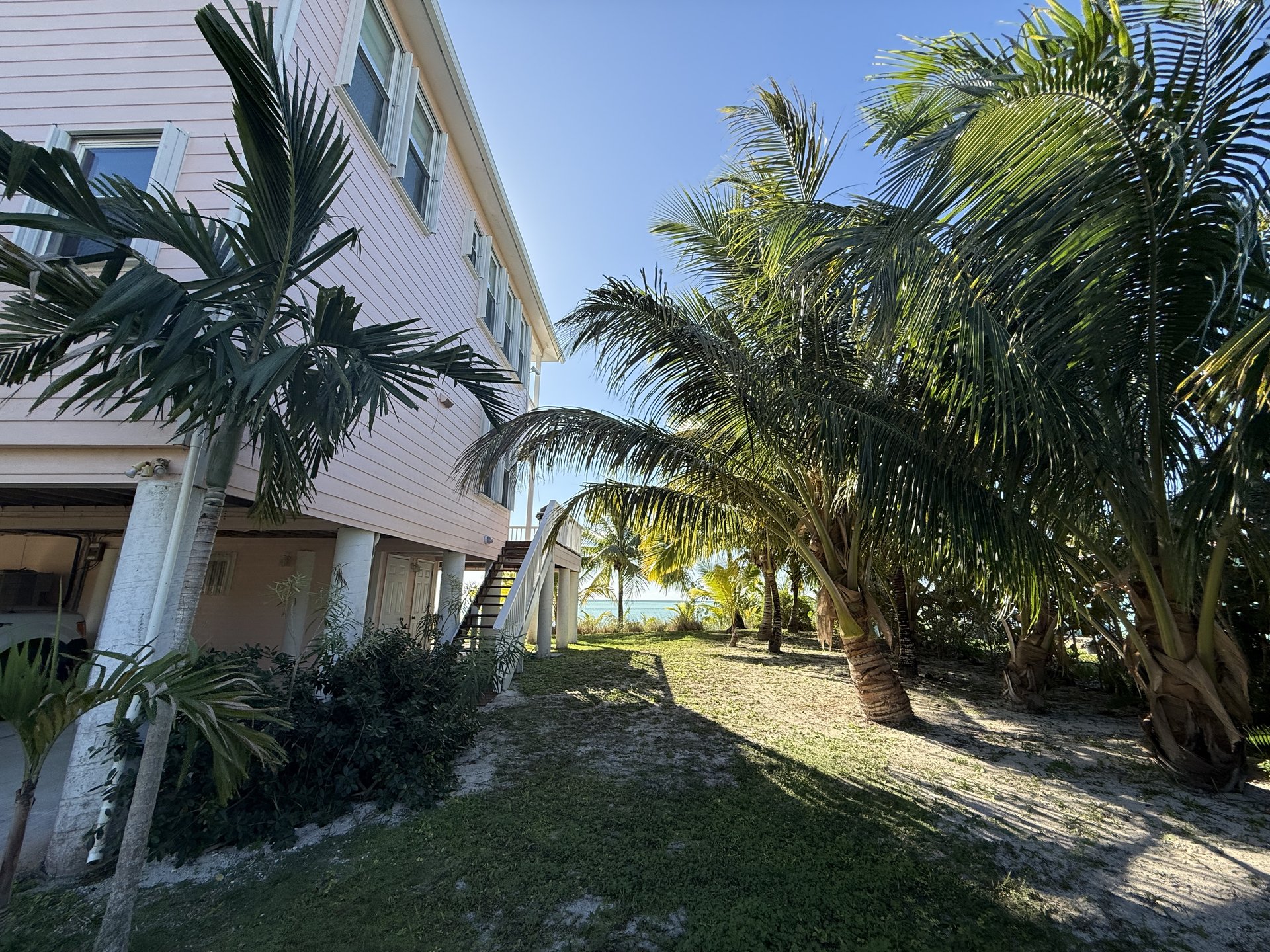 West side of Abaco Palms from the streetside