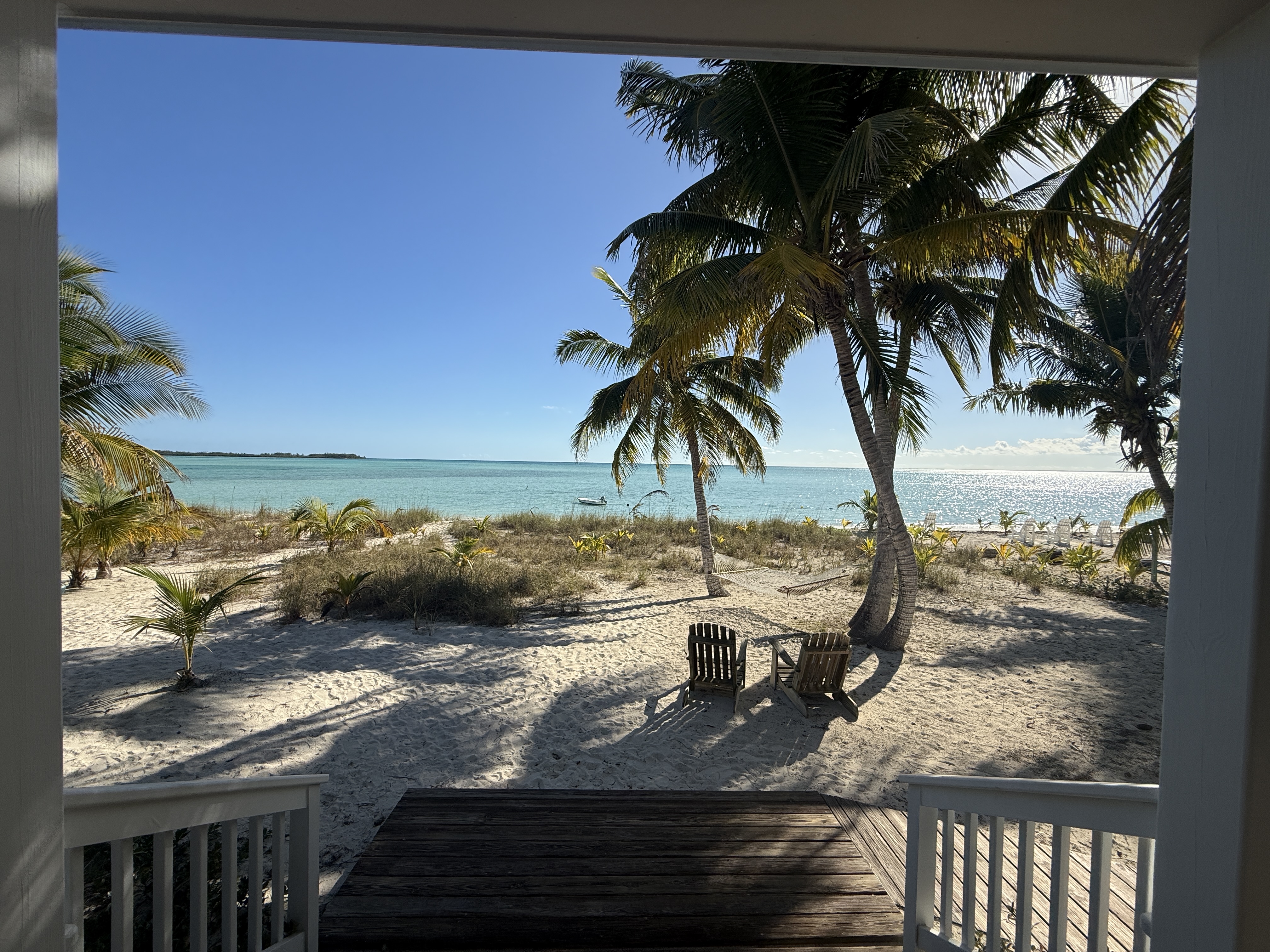 4 steps down to the stargazing platform and white sand beach.