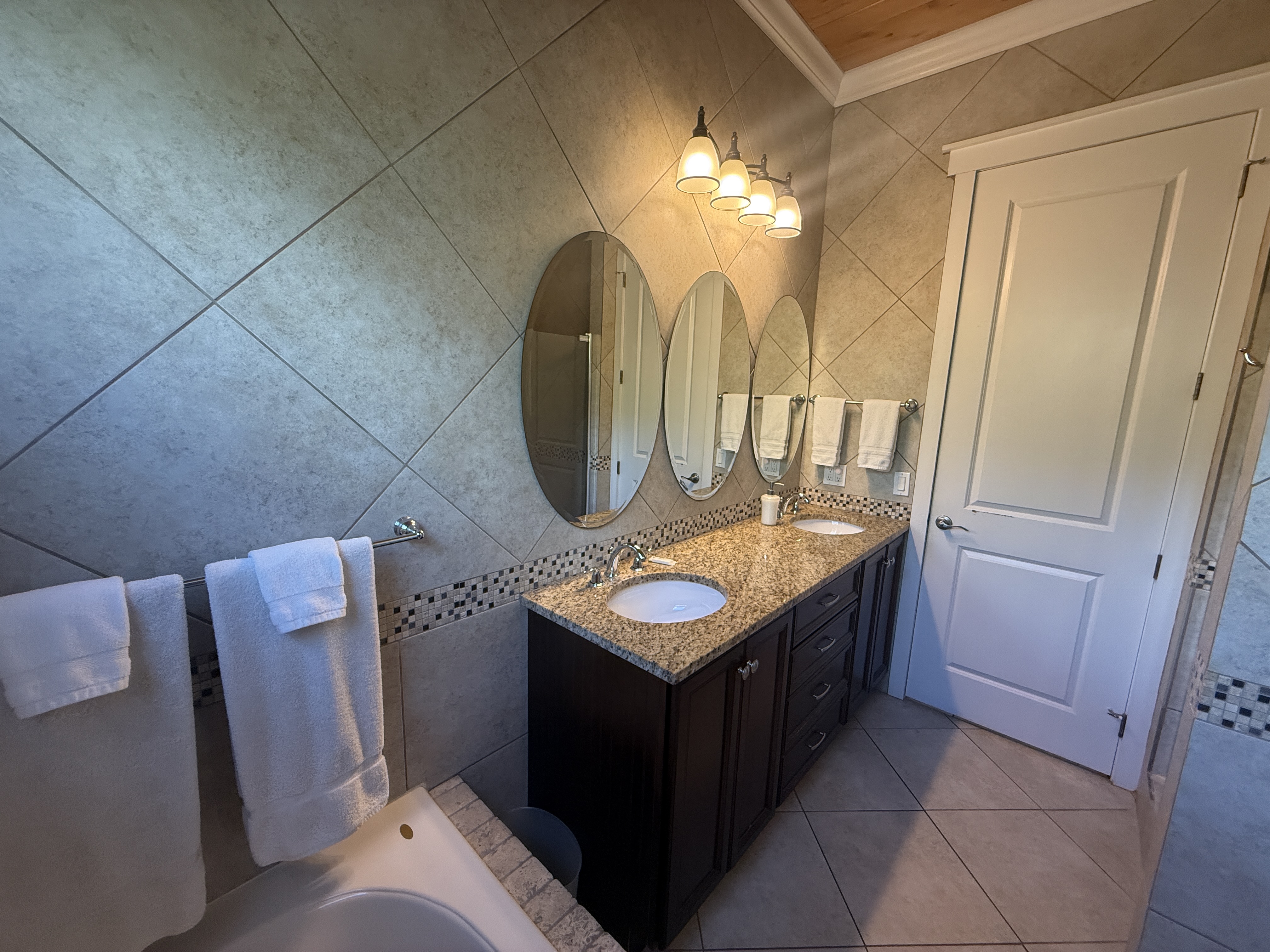 East Master en-suite with double vanity and large tub