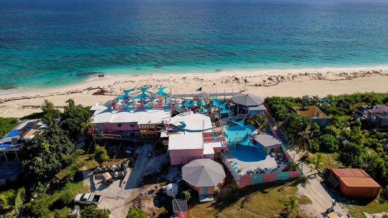 Nipper's Beach Bar & Grill