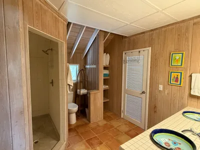 Upstairs en-suite with walk-in shower and colorful decor