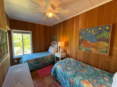 Twin Bedroom on the main floor - with garden view