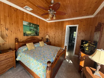 East Master Suite king bed 