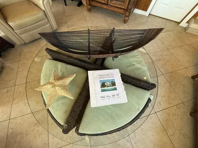 Coffee table with 4 rolling ottomans